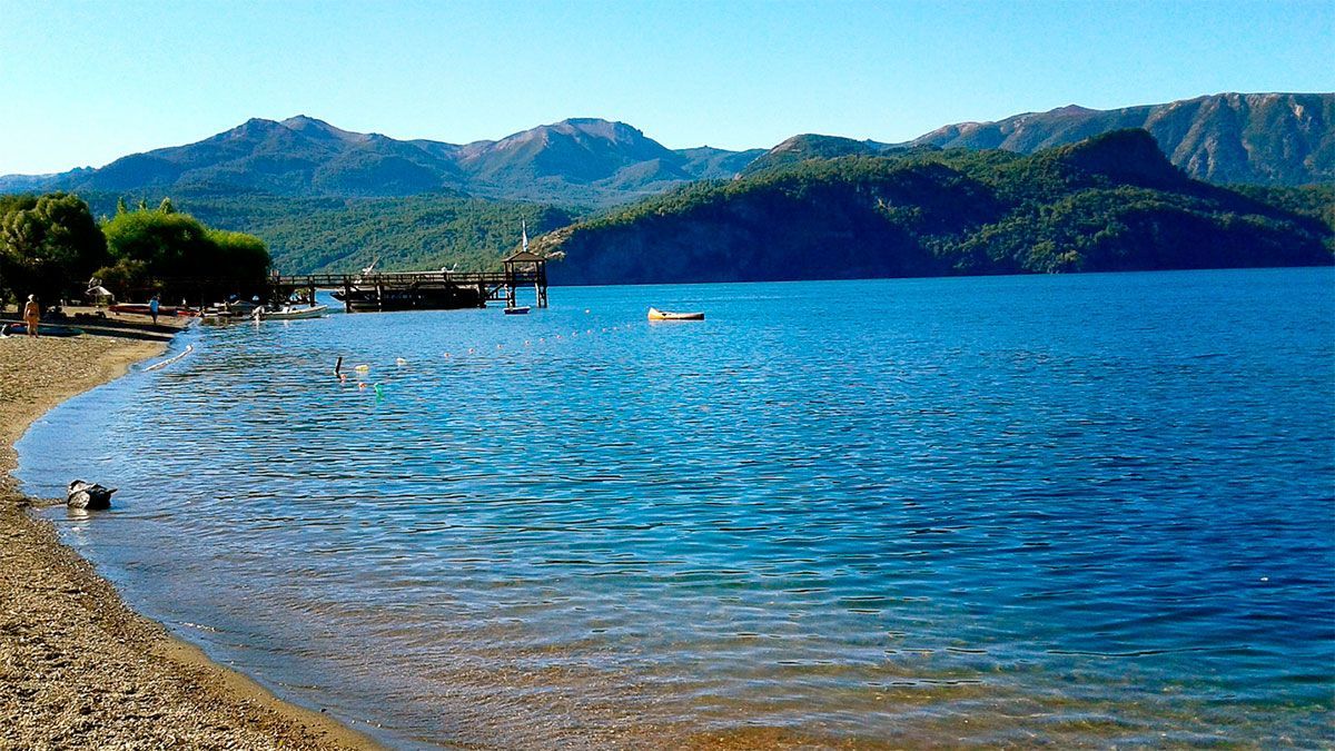 La playa de arena blanca escondida en un bosque y que es un tesoro en Argentina