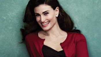 Idina Menzel sale de gira como una estrella pop