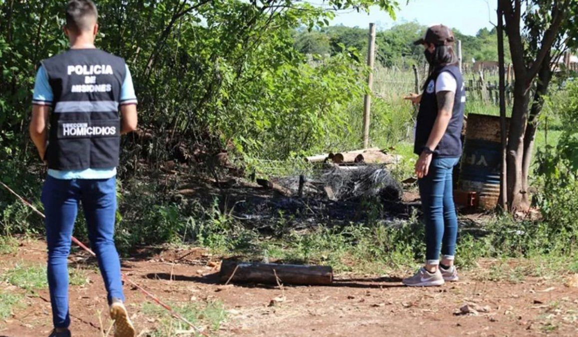 Mató a su amigo después de comer un asado con otras personas y luego lo prendió fuego mientras tomaba un vaso de vino