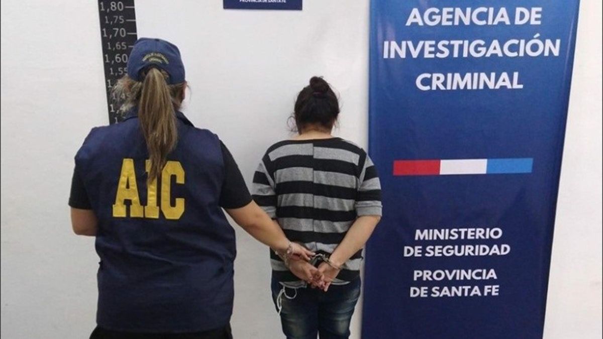 La madre del niño lesionado quedó detenida por agentes de la Agencia de Investigación Criminal.