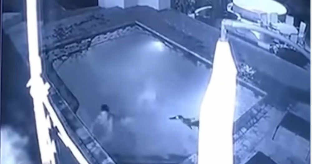 Una pareja disfrutaba un momento íntimo y fue atacada por un cocodrilo