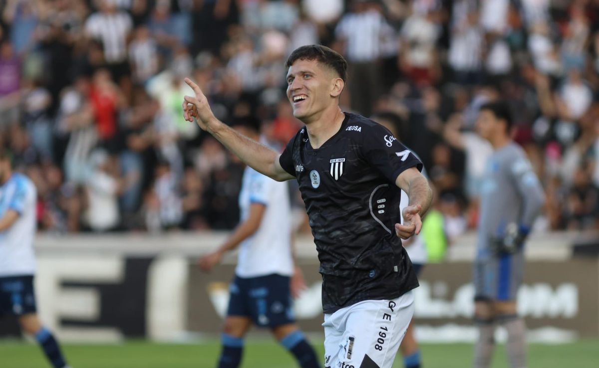 Facundo Lencioni palpit&oacute; la "final" frente a Defensores de Belgrano. Foto: Cristian Lozano/UNO.&nbsp;