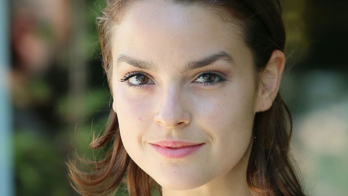 La actriz Luise Befort interpreta a Lea Herst en la serie de Netflix.