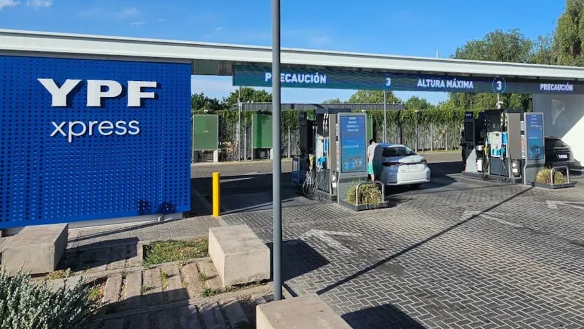 La primera de las estaciones de servicio de YPF en Mendoza que funciona con autodespacho de combustibles estará conectada a la plataforma tecnológica que funciona con Inteligencia Artificial. 