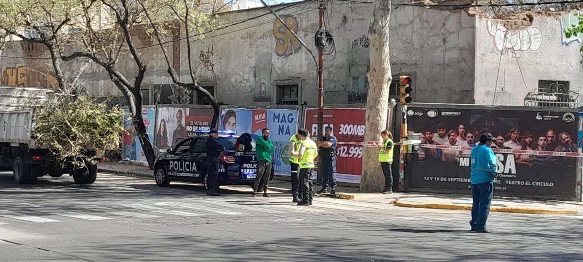 Tránsito cortado en Patricias Mendocinas y Montevideo. Tránsito cortado en Patricias Mendocinas y Montevideo.