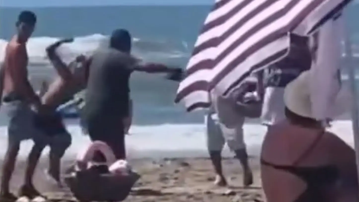 Batalla en Villa Gesell. Churreros y vendedores se agarraron por los lugares para vender m&aacute;s.&nbsp;