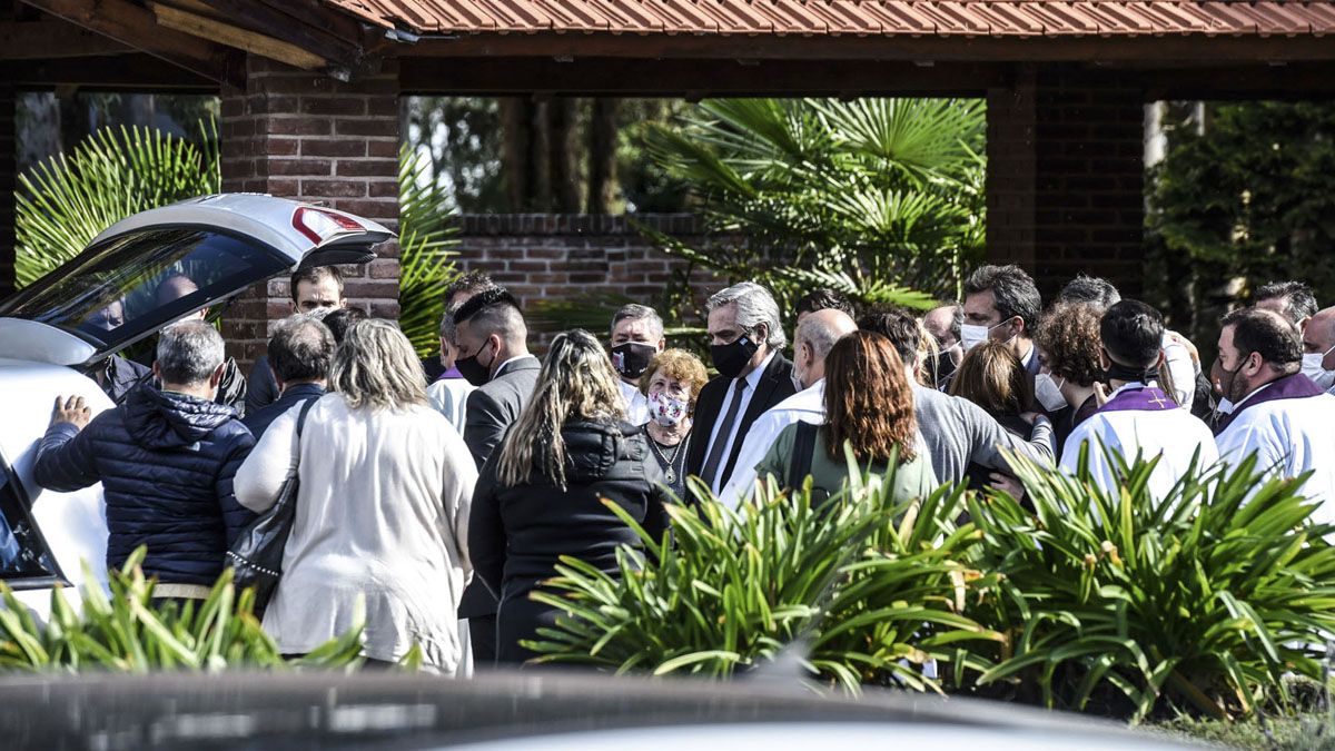 El Presidente y Mario Meoni durante una actividad oficial.