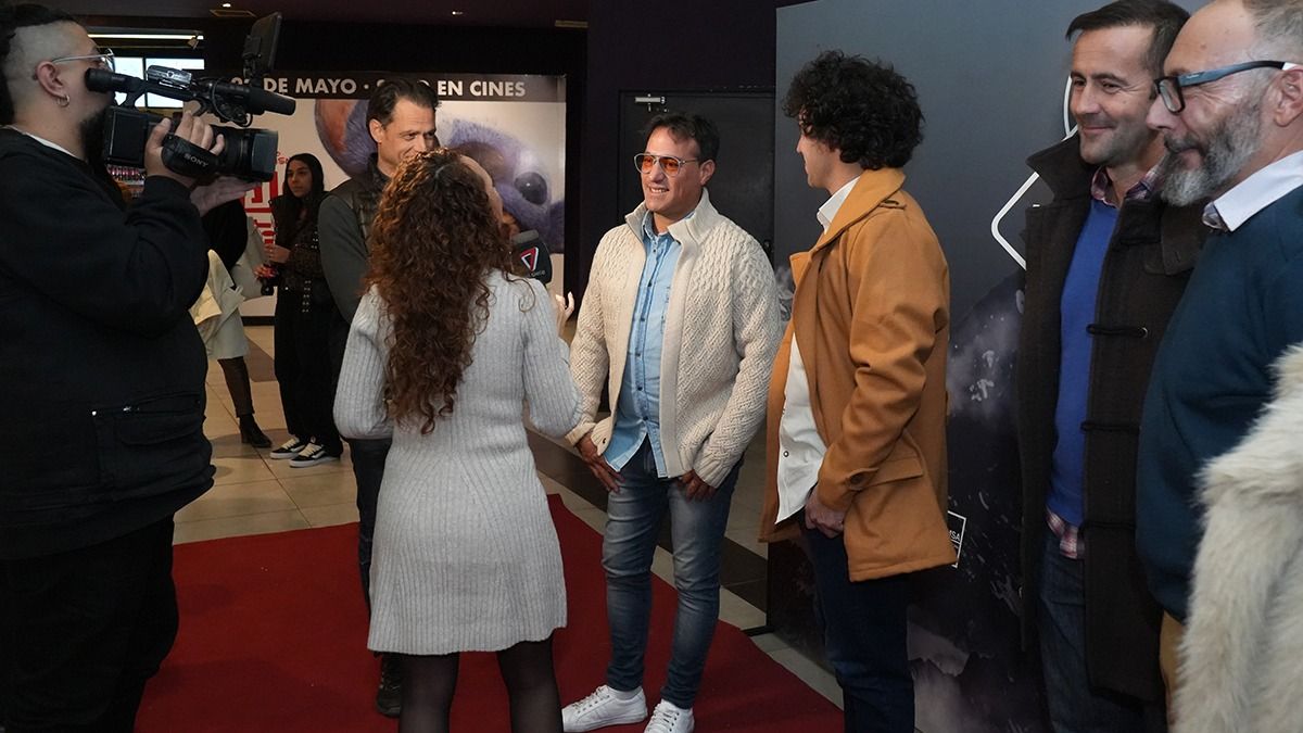 Los protagonistas se emocionaron al hablar y visualizar el largometraje que protagonizaron. Los protagonistas se emocionaron al hablar y visualizar el largometraje que protagonizaron.