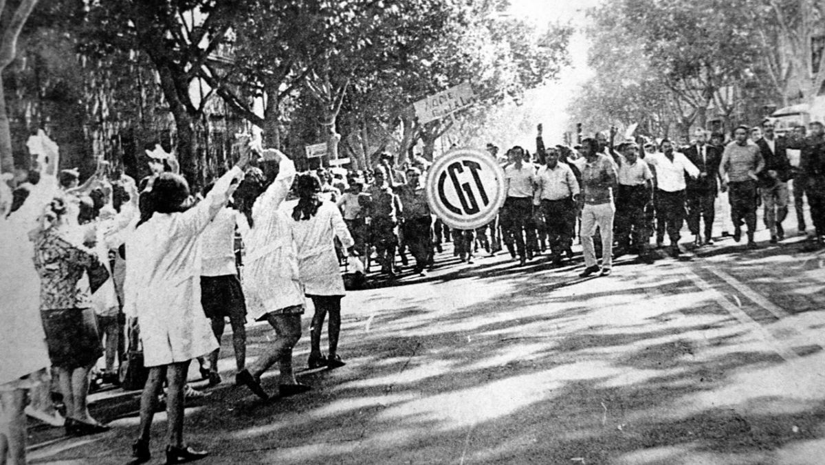 Otras épocas. Una foto del Mendozazo, ocurrido en 1972 tras un aumento de tarifas. Foto: Colectivo Mendoza Subalterna. Otras épocas. Una foto del Mendozazo, ocurrido en 1972 tras un aumento de tarifas. Foto: Colectivo Mendoza Subalterna.