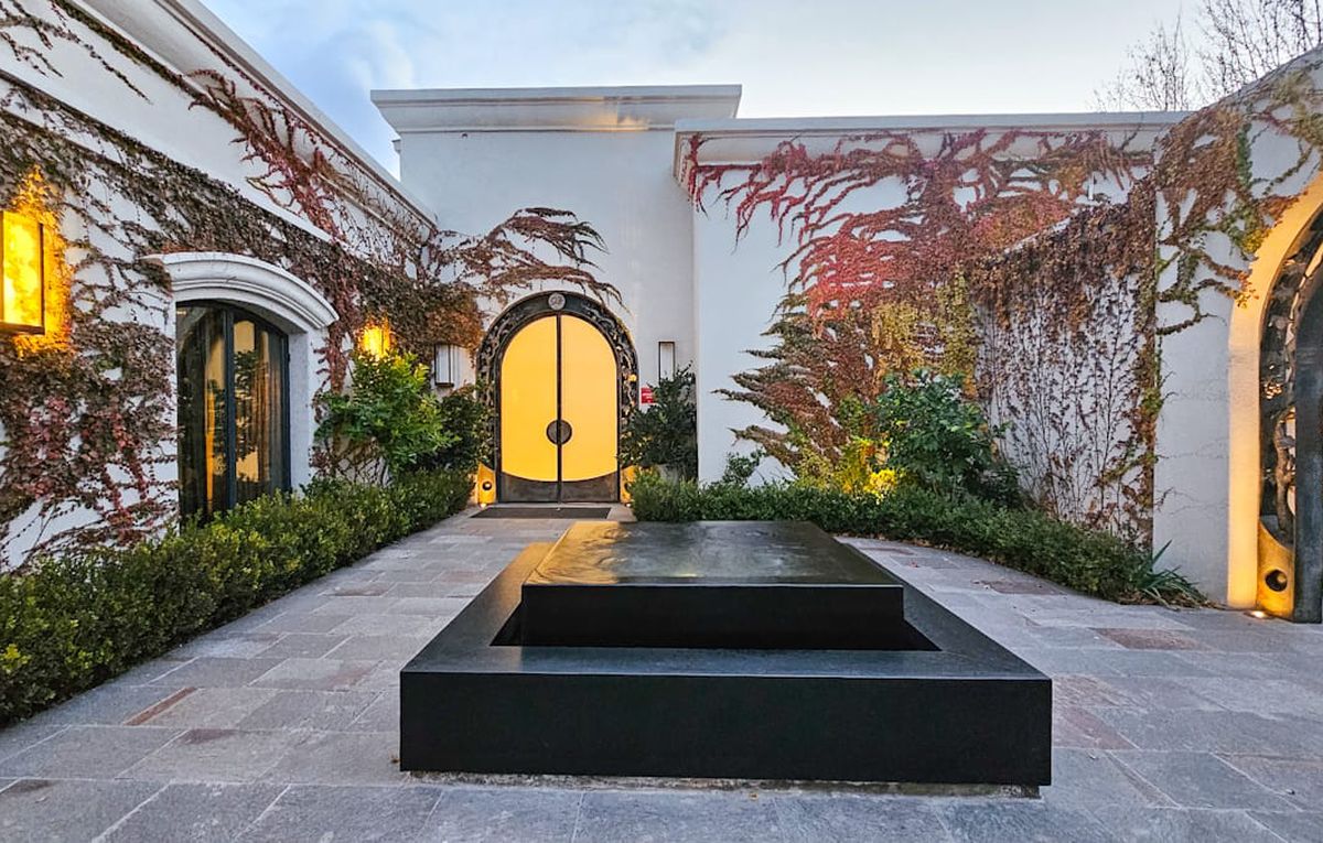 Ingreso al hotel SB Unique Stays en Chacras de Coria. Ingreso al hotel SB Unique Stays en Chacras de Coria.