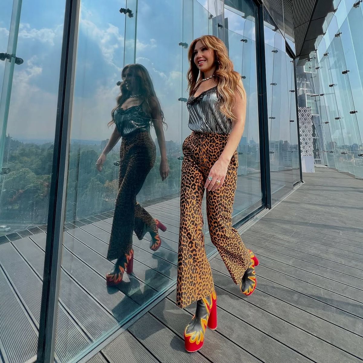 A sus 53 a&ntilde;os, Thal&iacute;a confirma que es la reina del animal print: pantaloncitos XS, transparencias y m&aacute;s.