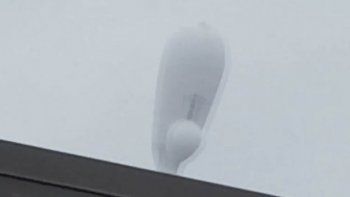 Un globo aerostático a la deriva asusta a toda la ciudad