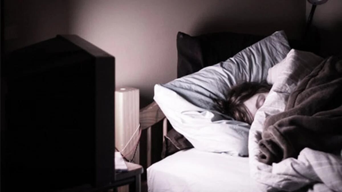 Ventajas y desventajas de dormir con la televisión encendida por las noches Ventajas y desventajas de dormir con la televisión encendida por las noches