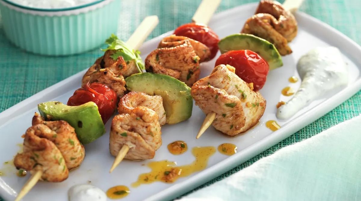 La brocheta de pollo oriental puede incluir distintos tipos de vegetales que le dan un sabor especial La brocheta de pollo oriental puede incluir distintos tipos de vegetales que le dan un sabor especial