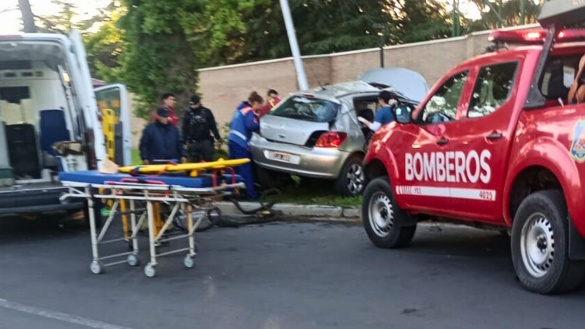 Un automovilista de 22 años falleció al chocar contra un poste de luz en San Rafael