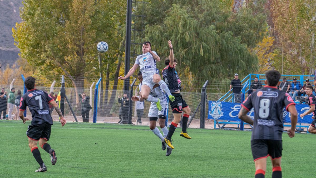 El Atlético Club San Martín no pudo mantener el empate en Neuquén en un partido muy cerrado y parejo por el Torneo Federal A.