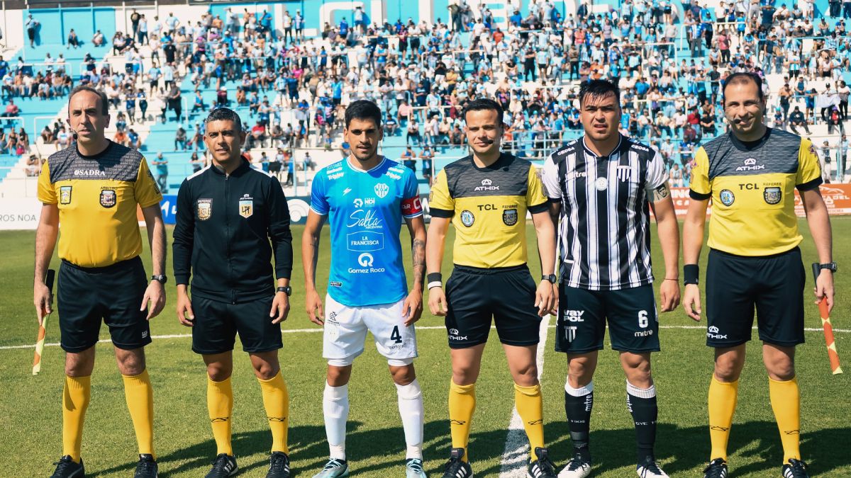 Gimnasia y Esgrima tuvo problemas desde el inicio para frenar a un motivado Gimnasia y Tiro de Salta, que aprovechó la expulsión de Padilla y se puso en ventaja. Gimnasia y Esgrima tuvo problemas desde el inicio para frenar a un motivado Gimnasia y Tiro de Salta, que aprovechó la expulsión de Padilla y se puso en ventaja.