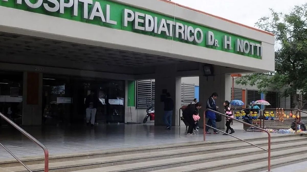 Más de 500 cirugías infantiles se suspendieron en el hospital Notti por el conflicto con los anestesistas.