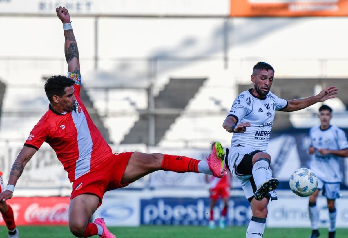 Deportivo Maipú sufrió una nueva derrota ante All Boys. Deportivo Maipú sufrió una nueva derrota ante All Boys.