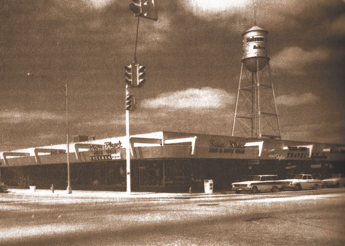 Charles Fuchs Jr. fundó la panadería Homestead Bakery en 1912 en Homestead. Charles Fuchs Jr. fundó la panadería Homestead Bakery en 1912 en Homestead.