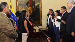 Gobernadores opositores juraron en Venezuela y Maduro se afianza