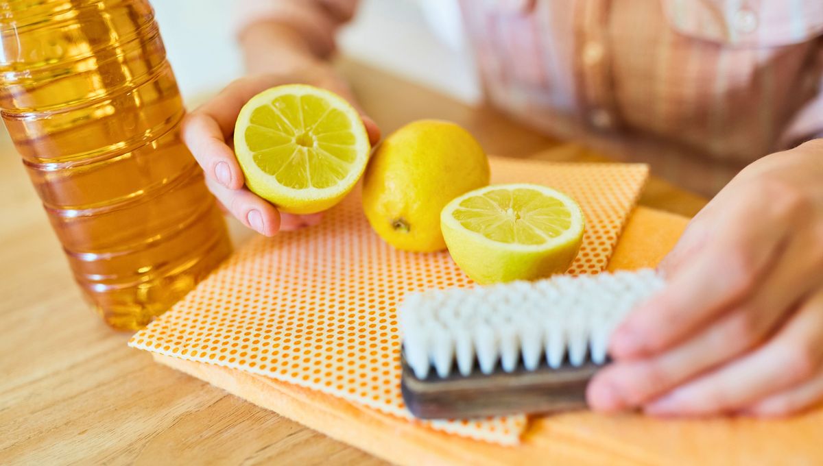 Siempre es bueno tener a mano una botella de vinagre en casa por si surge algún inconveniente de limpieza. Siempre es bueno tener a mano una botella de vinagre en casa por si surge algún inconveniente de limpieza. 