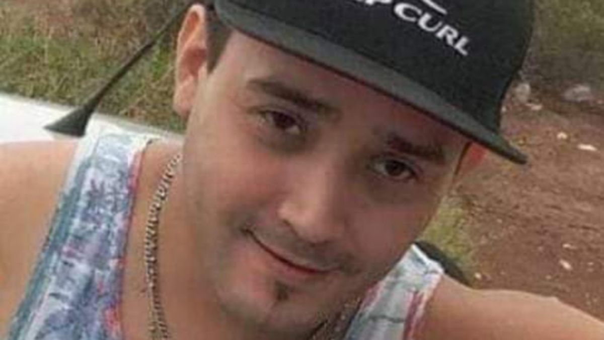 Lucas Villegas tenía 33 años y era padre de una niña. Trabajaba en el área de Ropería del Hospital Central y allí lo recuerdan como un hombre solidario, siempre dispuesto y de buen humor