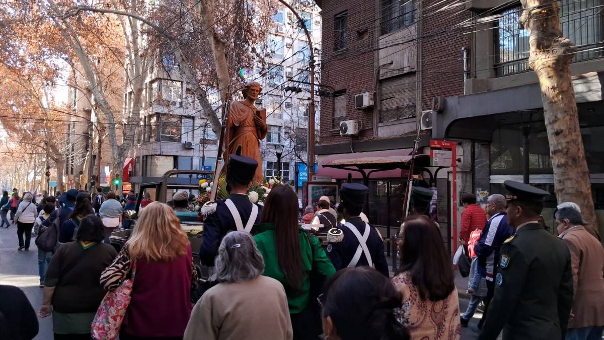 La imagen del Santo Patrono Santiago por las calles céntricas como parte de la tradicional procesión que se realiza cada 25 de julio. La imagen del Santo Patrono Santiago por las calles céntricas como parte de la tradicional procesión que se realiza cada 25 de julio.