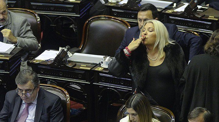 El insólito pedido de Carrió a la clase media para afrontar la crisis: dar propinas y changas