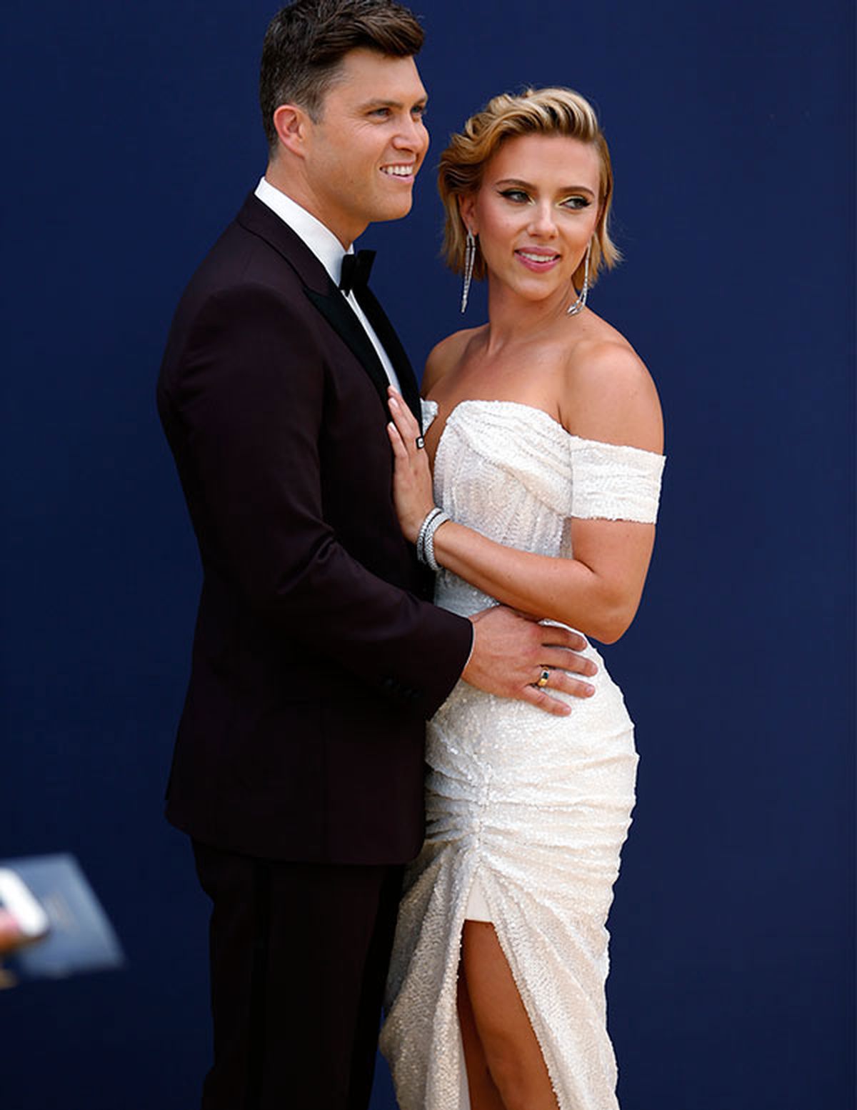Scarlett Johansson y Colin Jost en la alfombra roja. Scarlett Johansson y Colin Jost en la alfombra roja.