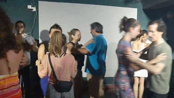 Enseñan milonga bacana en un espacio cultural de Ciudad