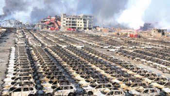 Investigan las explosiones en un gigantesco puerto chino que dejaron un paisaje de destrucción