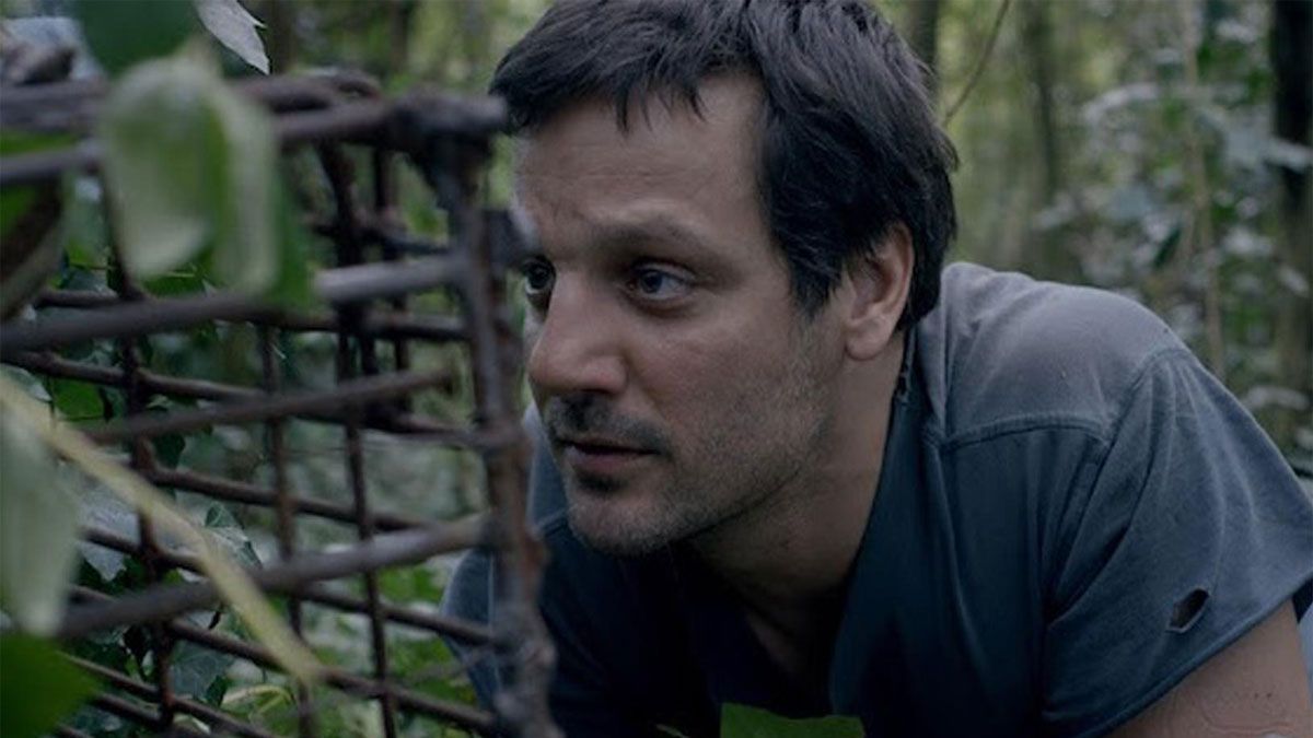 La película Al acecho, de Netflix, cuenta con una puesta en escena muy destacada por la crítica especializada. La película Al acecho, de Netflix, cuenta con una puesta en escena muy destacada por la crítica especializada.