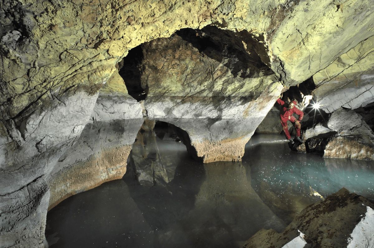Encuentran en Europa el lago termal subterráneo más grande del mundo