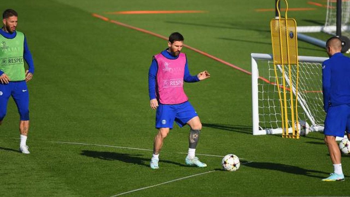 Lionel Messi se entrenó con normalidad este jueves, con vistas al partido del domingo con el PSG y su próxima participación en el Mundial Qatar 2022.