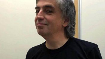 El pediatra del Garrahan le sacó nueve fotos a dos nenas dentro del hospital