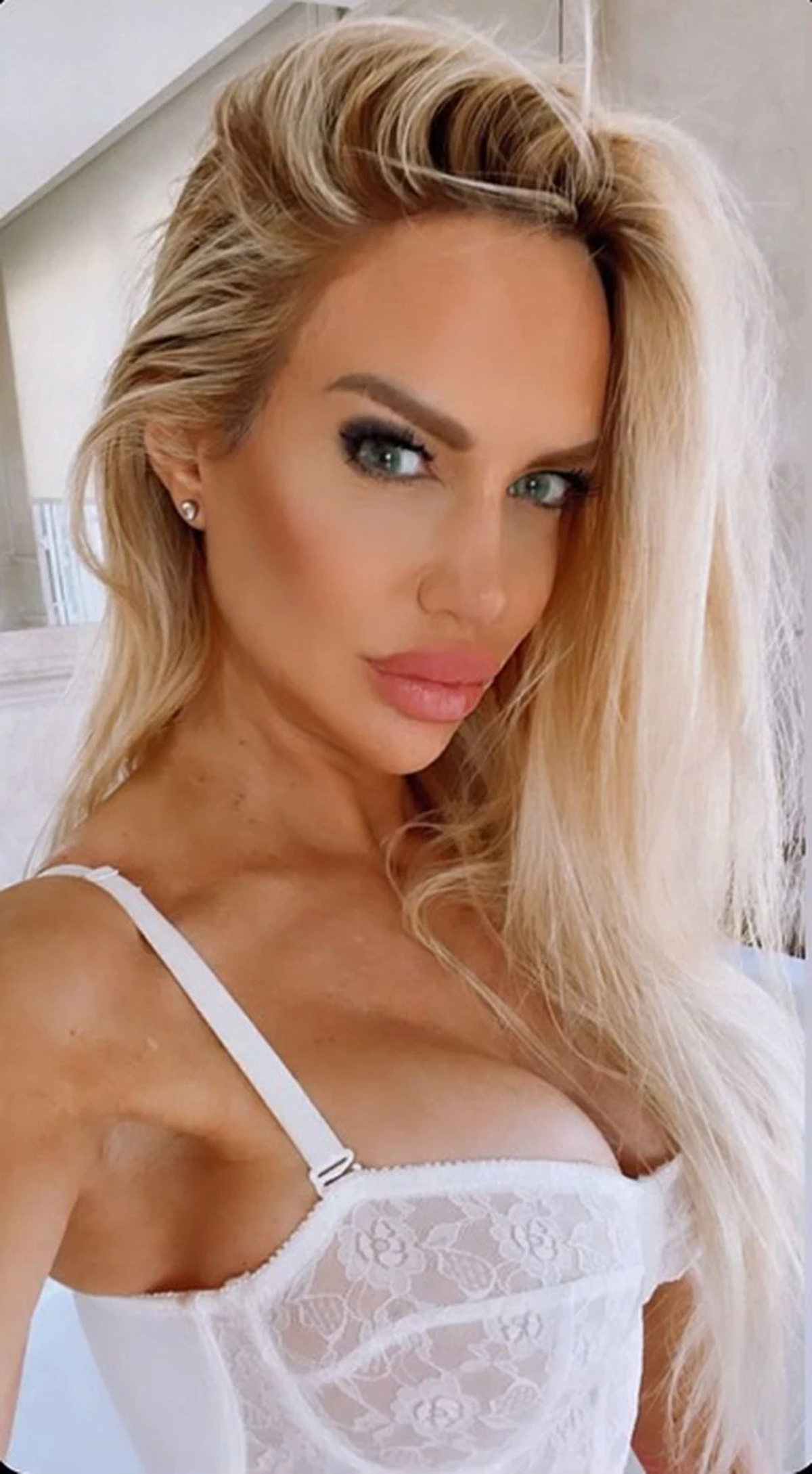 Brutal! Luciana Salazar le hizo primer plano a las transparencias de su  body y fue muchísimo