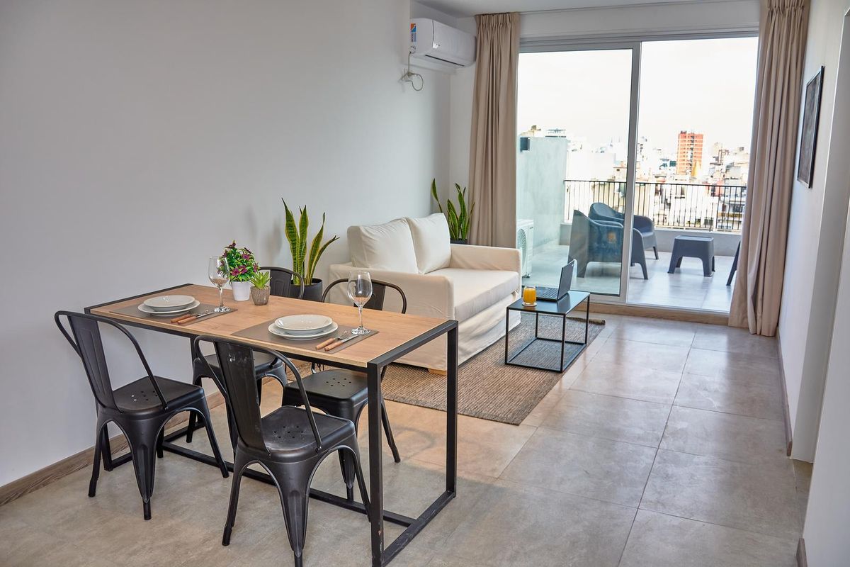 Este es uno de los departamentos más destacados en zona de San Telmo, Buenos Aires. Este es uno de los departamentos más destacados en zona de San Telmo, Buenos Aires.