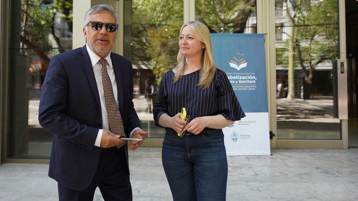 Alfredo Cornejo llegó al congreso educativo acompañado por la vicegobernadora electa Hebe Casado. Alfredo Cornejo llegó al congreso educativo acompañado por la vicegobernadora electa Hebe Casado.