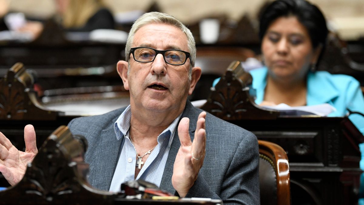 Julio Cobos volvió a cuestionar al gobierno de Javier Milei por no tener presupuesto y manejarse a discreción con la pauta de 2023.