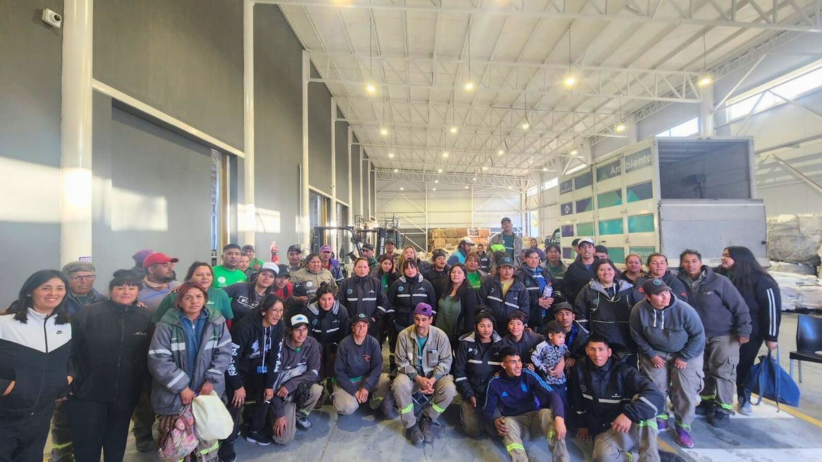 Junto a todos sus compañeros del centro verde de Guaymallén. Junto a todos sus compañeros del centro verde de Guaymallén.