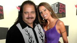 la estrella de cine para adultos ron jeremy fue arrestado y acusado por tres violaciones