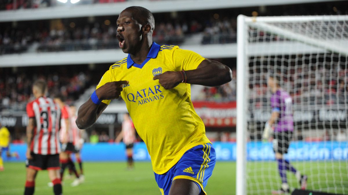Boca le ganó bien a Estudiantes y llegará entonando al Superclásico con River