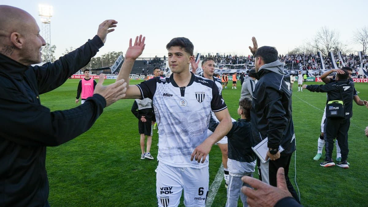 Lautaro Carrera marcó su primer gol con la camiseta de Gimnasia y Esgrima.