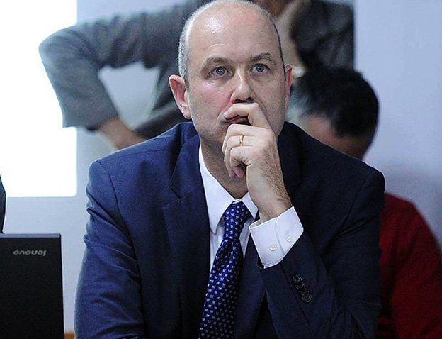 Federico Sturzenegger anunció un nuevo sistema de compra y acopio de alimentos tras los escándalos