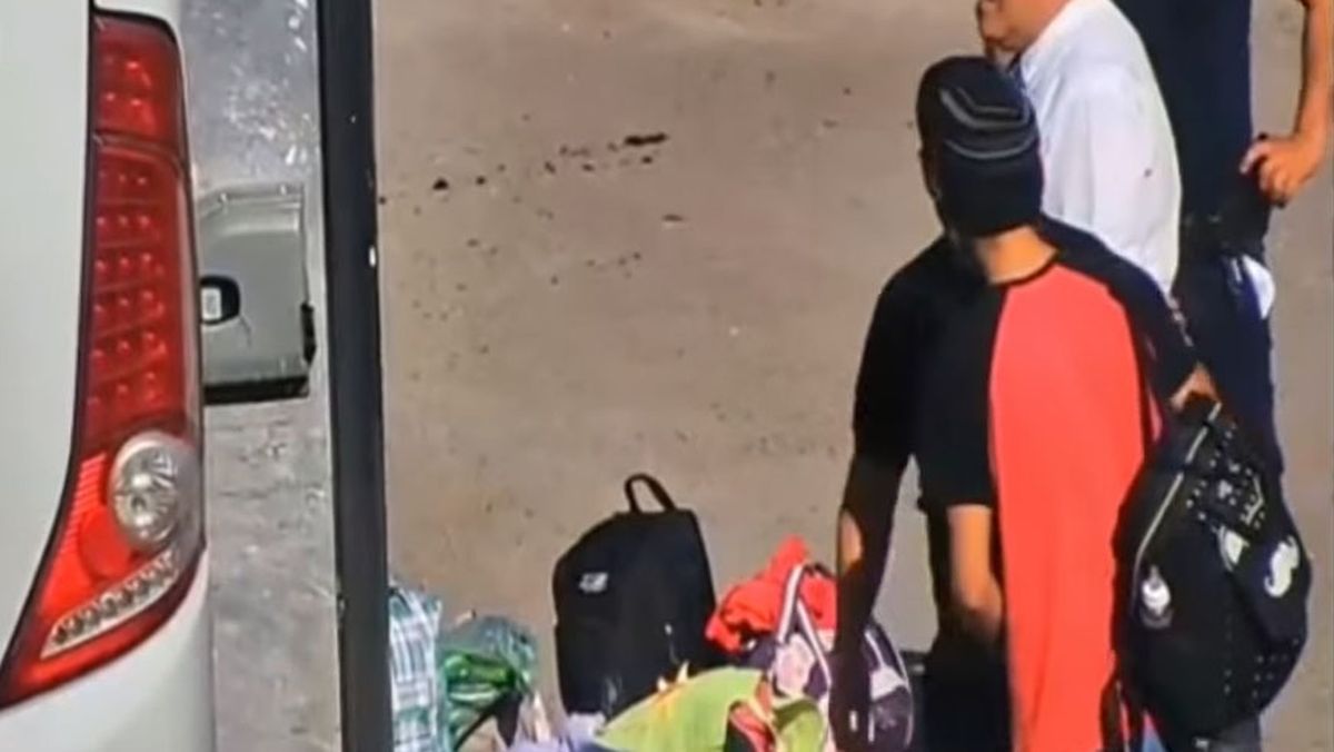 El hombre que obligó a una mujer y sus hijos a viajar a Mar del Plata quedó detenido a disposición de la Justicia. El hombre que obligó a una mujer y sus hijos a viajar a Mar del Plata quedó detenido a disposición de la Justicia.