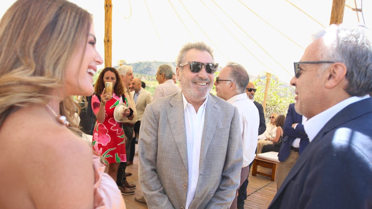 Pamela David y Daniel Vila le dan la bienvenida a Alfredo Cornejo. Pamela David y Daniel Vila le dan la bienvenida a Alfredo Cornejo.