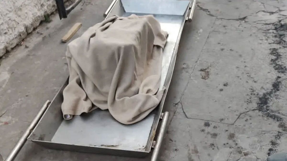 La niña que murió y su madre la colocó dentro de un cajón con cemento para usarla de mesita de luz