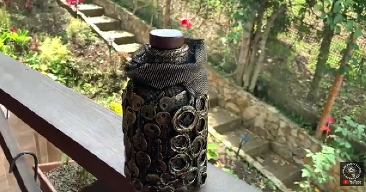 Así quedará tu botella con llaves viejas tras un trabajo de reciclaje. Así quedará tu botella con llaves viejas tras un trabajo de reciclaje.