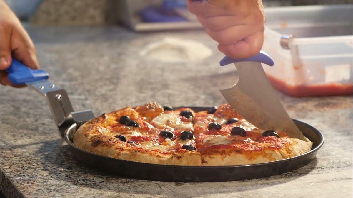 Moldes pizzeros. El sencillo truco para que los moldes de pizza no se peguen. Moldes pizzeros. El sencillo truco para que los moldes de pizza no se peguen.